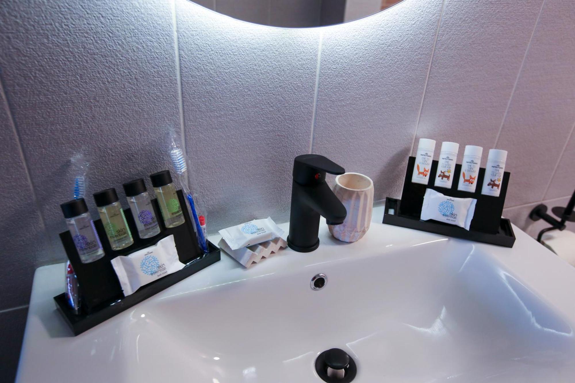 Castle View Luxury Apartment With Free Private Parking Kavála ภายนอก รูปภาพ